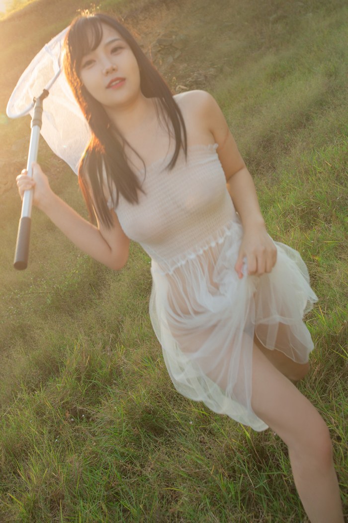 灵气女孩徐微微野外一身薄纱秀色可餐人体艺术