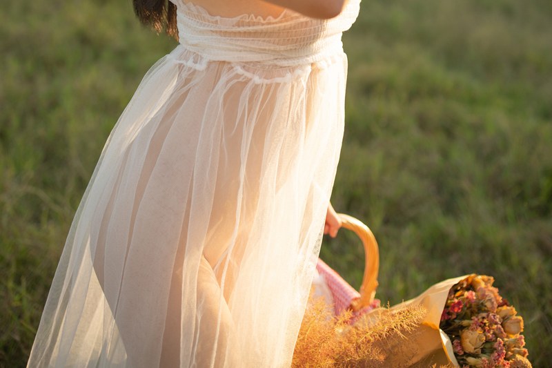 灵气女孩徐微微野外一身薄纱秀色可餐人体艺术