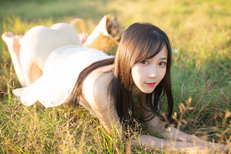 灵气女孩徐微微野外一身薄纱秀色可餐人体艺术