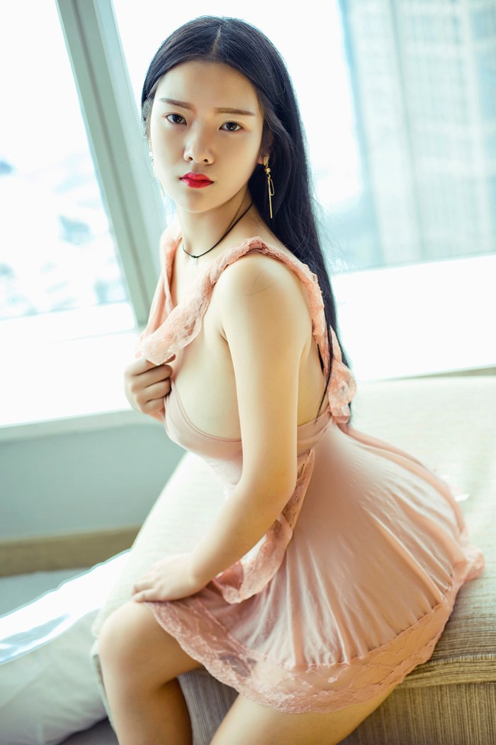 性感少妇凌希儿丰乳肥臀面容冷艳惹人垂涎