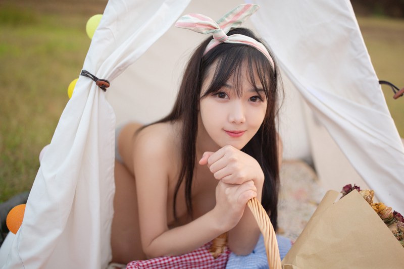 童颜巨乳徐微微户外野餐邀你品尝诱人胴体