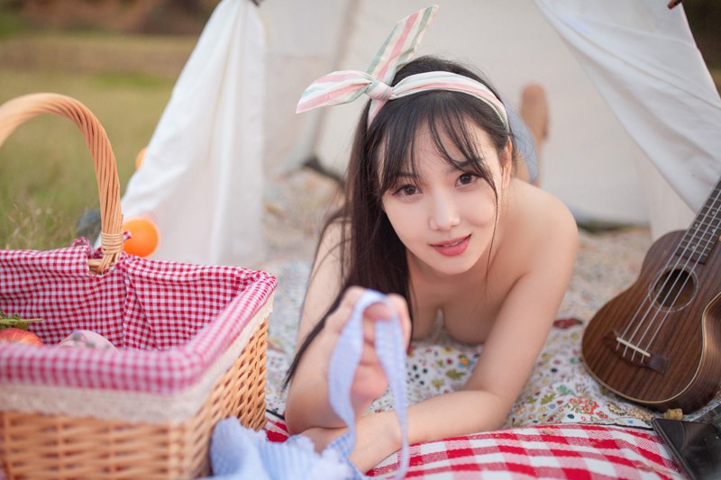 童颜巨乳徐微微户外野餐邀你品尝诱人胴体