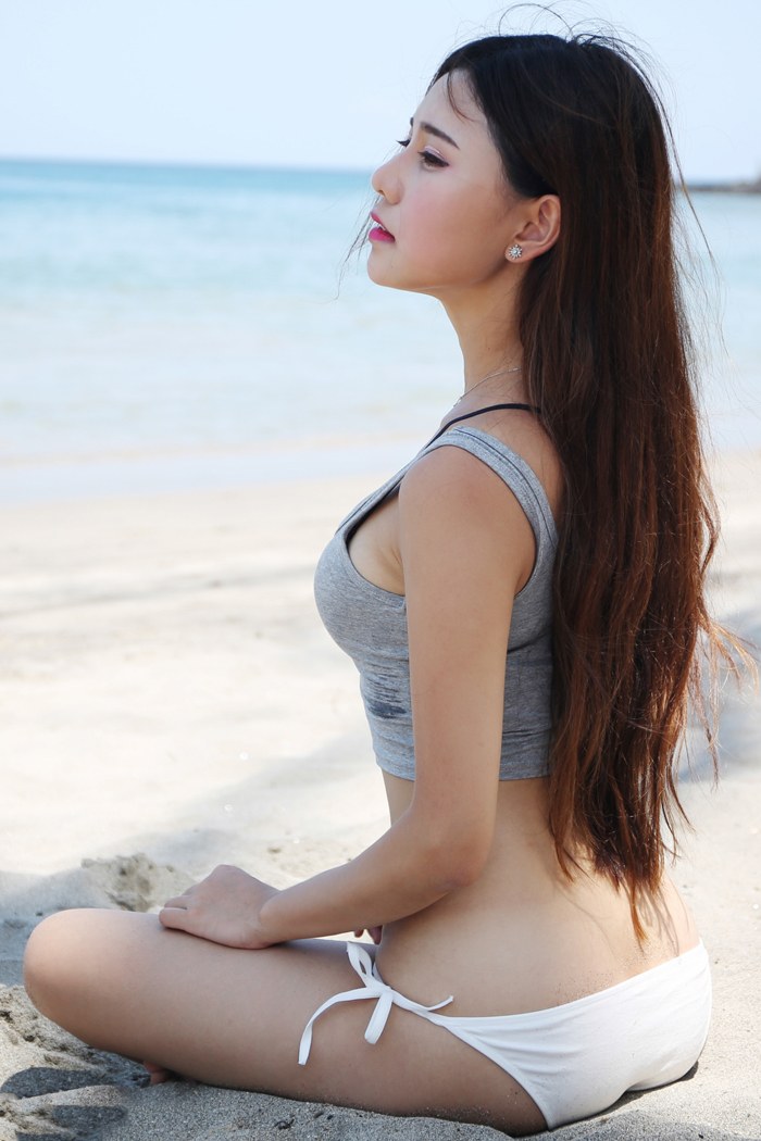 靓丽少女楚楚粉嫩面容皎白胴体迷人身姿写真