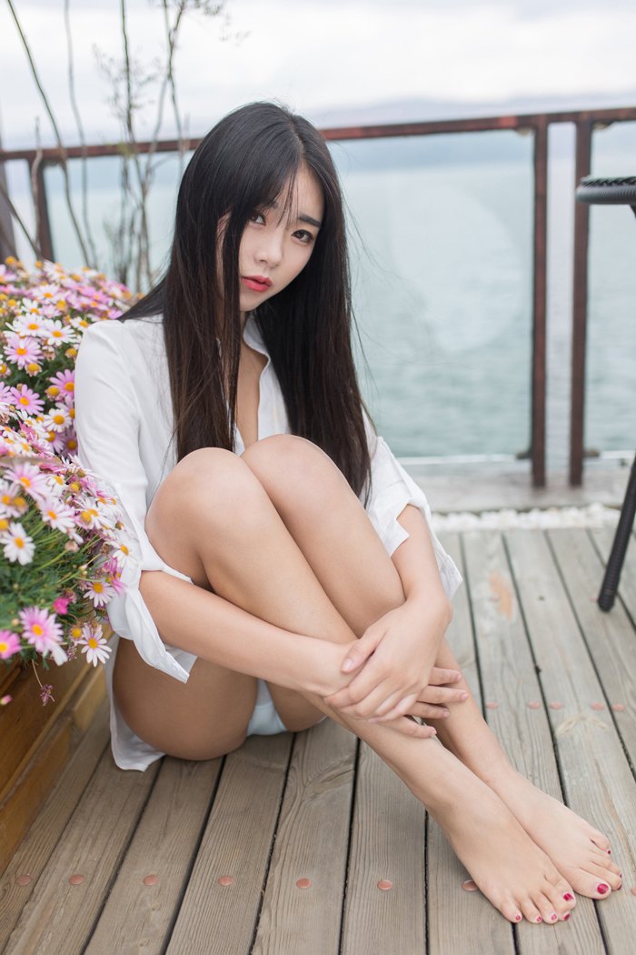 嫩模Vicky长发及腰光下身诱惑写真集