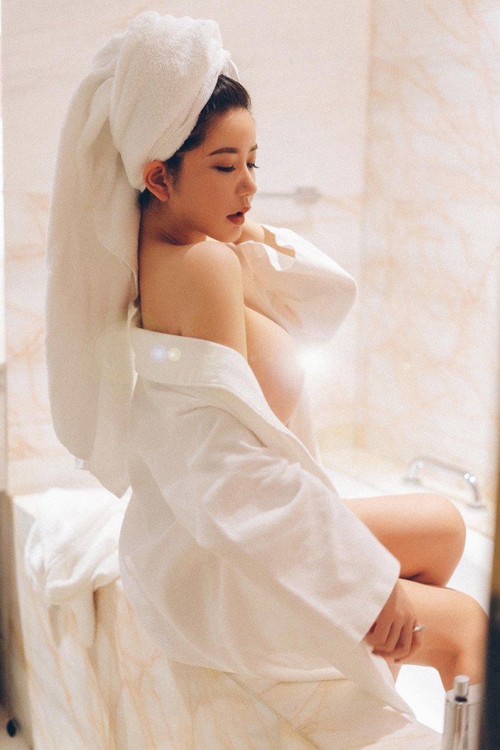 心妍公主丰满沐浴照袒胸露乳让人欲罢不能