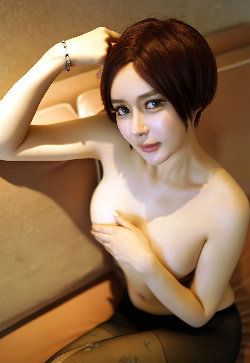 气质短发美女凯竹携姐妹私房照献福利