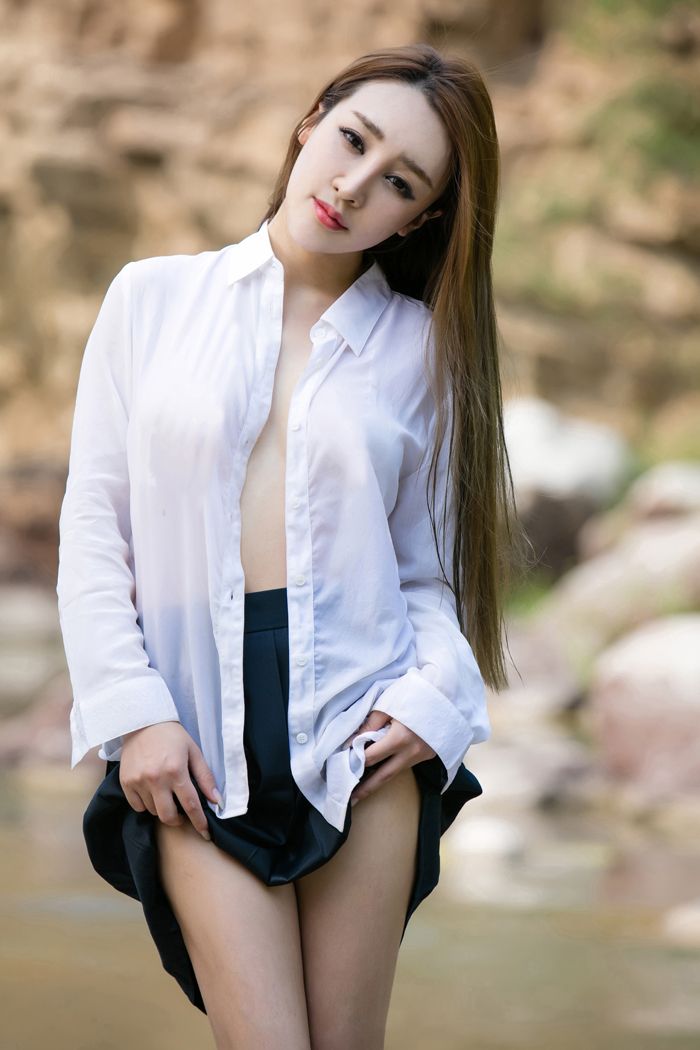 美女溪甜性感外拍各种姿势各种迷人写真集