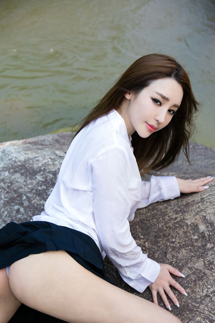 美女溪甜性感外拍各种姿势各种迷人写真集