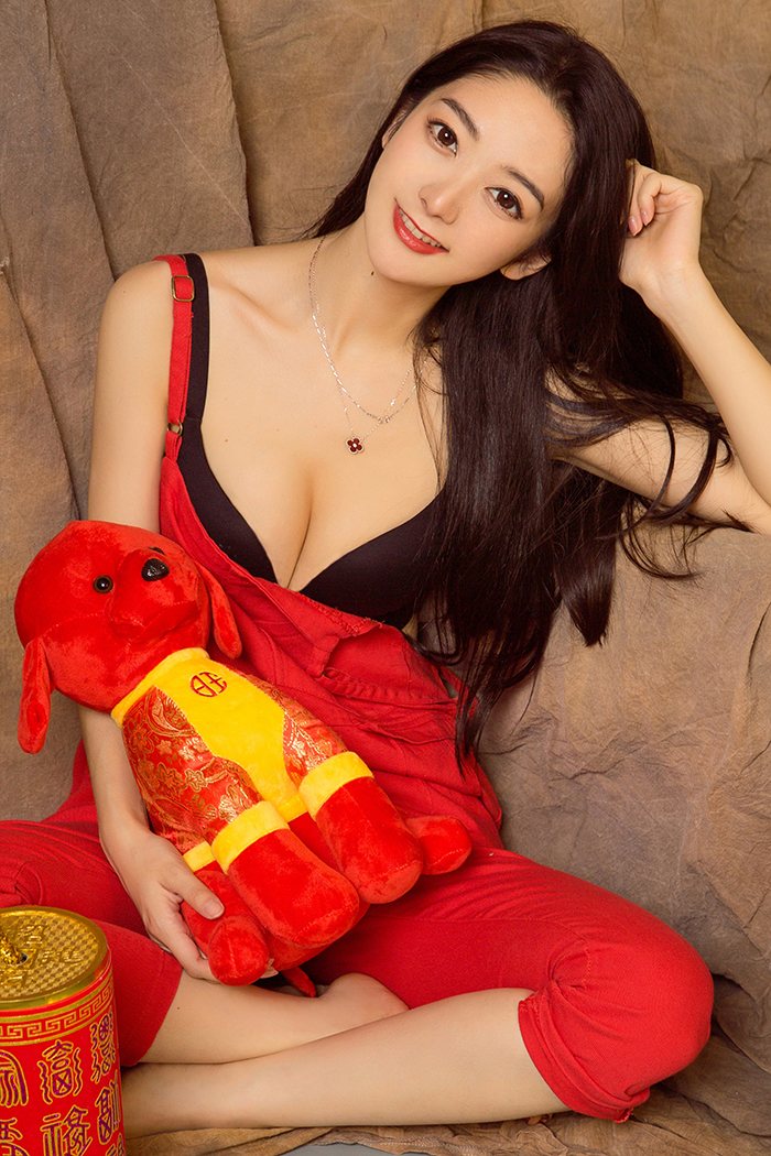 轻熟御姐曲线爆满丰乳肥臀贺新春美图照