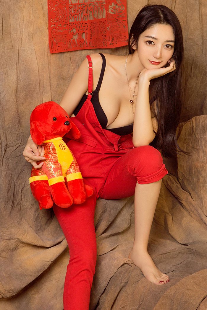 轻熟御姐曲线爆满丰乳肥臀贺新春美图照