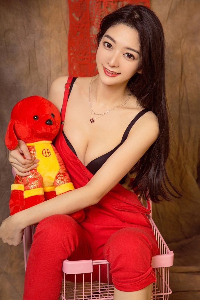 轻熟御姐曲线爆满丰乳肥臀贺新春美图照