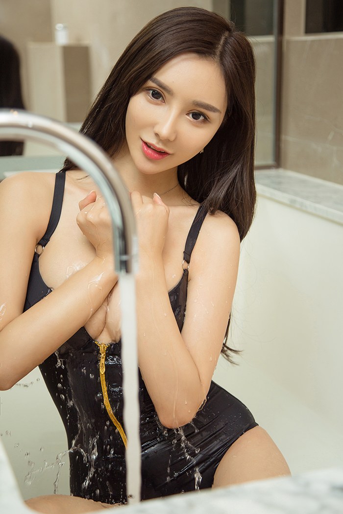 清纯气质女神安柔姿势性感眉眼秋波暗送