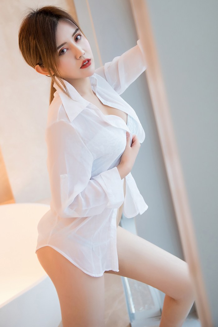 娇美少女卓娅祺妩媚兔女郎身姿绰约