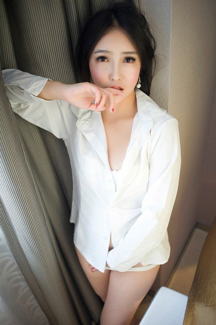 大胸妹艾弥丰乳肥臀写真集让人欲罢不能