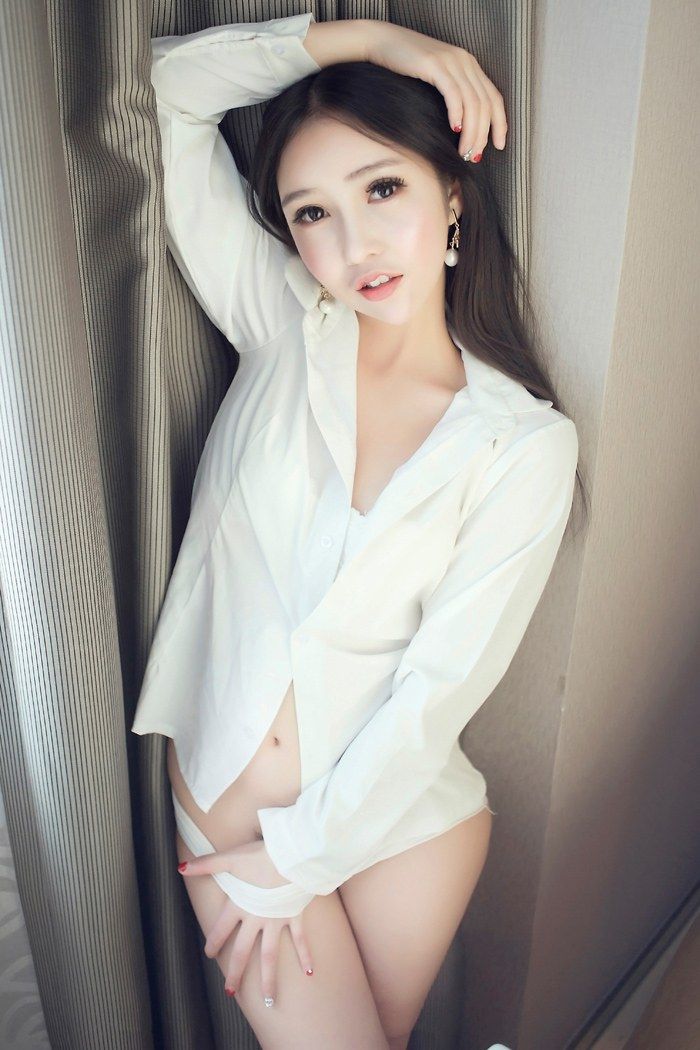 大胸妹艾弥丰乳肥臀写真集让人欲罢不能