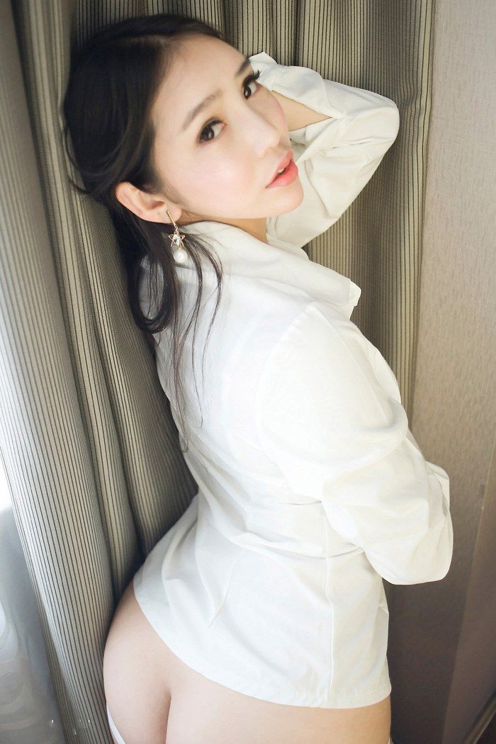 大胸妹艾弥丰乳肥臀写真集让人欲罢不能