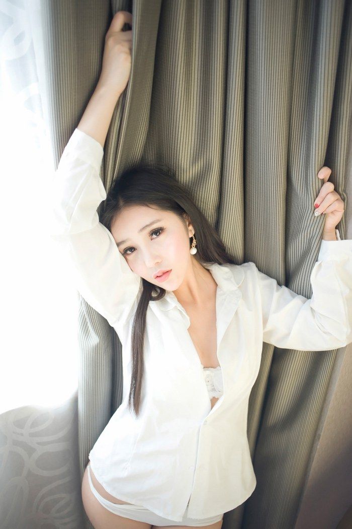 大胸妹艾弥丰乳肥臀写真集让人欲罢不能