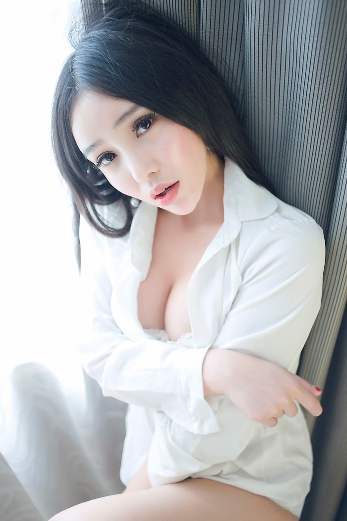 大胸妹艾弥丰乳肥臀写真集让人欲罢不能