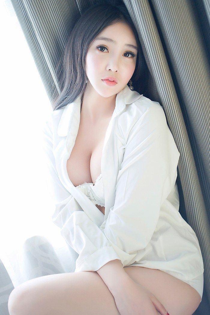 大胸妹艾弥丰乳肥臀写真集让人欲罢不能