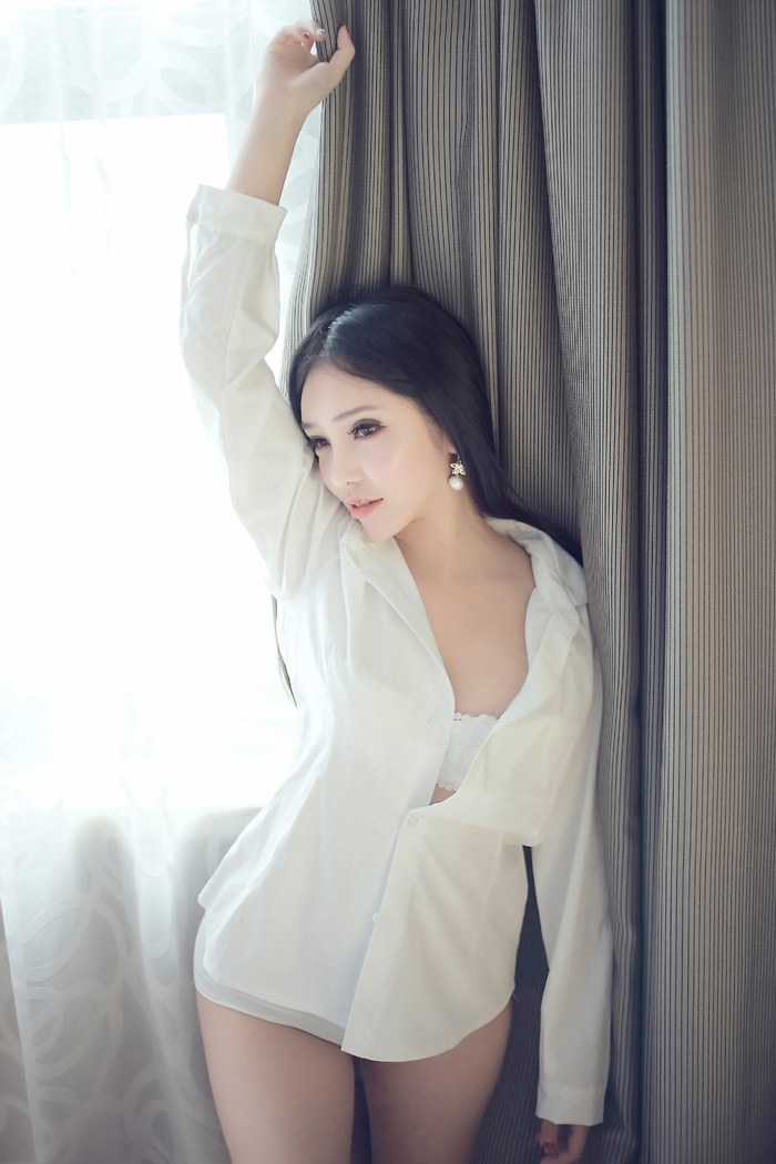 大胸妹艾弥丰乳肥臀写真集让人欲罢不能