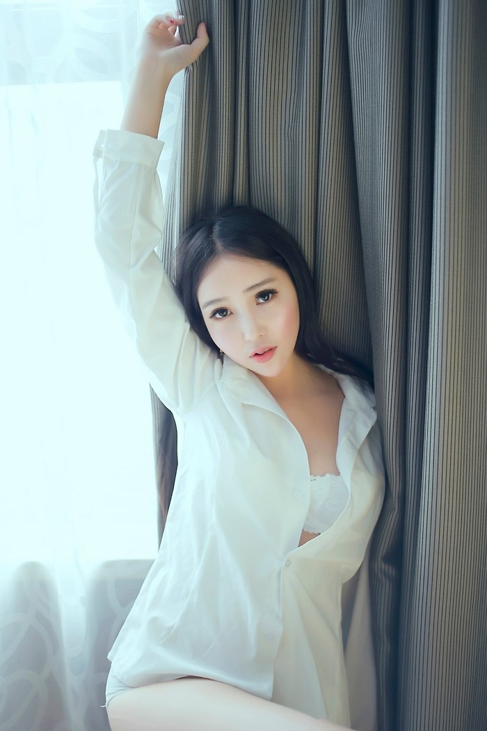 大胸妹艾弥丰乳肥臀写真集让人欲罢不能