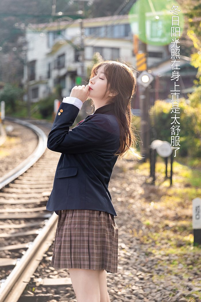 留日女学生王雨纯东京街头写真春光乍泄