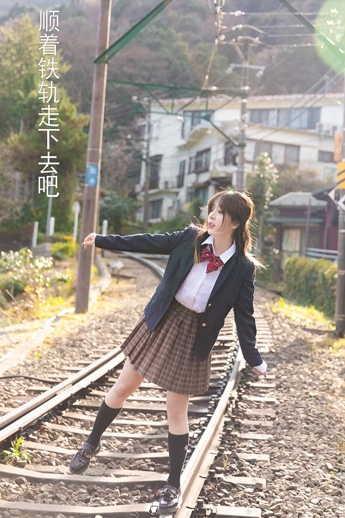 留日女学生王雨纯东京街头写真春光乍泄