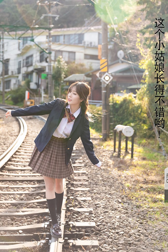 留日女学生王雨纯东京街头写真春光乍泄