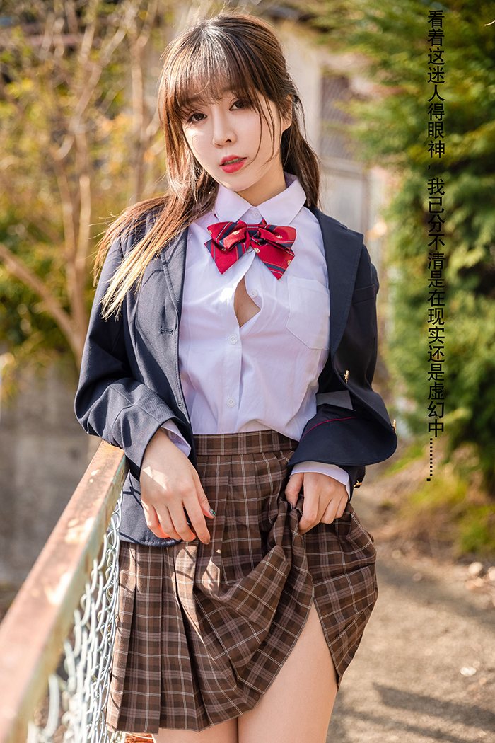 留日女学生王雨纯东京街头写真春光乍泄