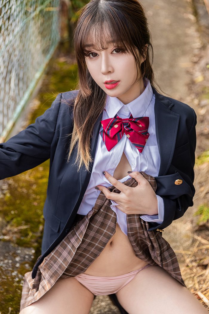 留日女学生王雨纯东京街头写真春光乍泄