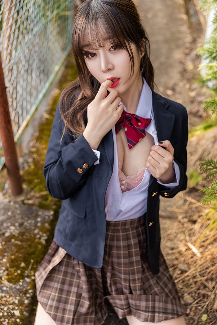 留日女学生王雨纯东京街头写真春光乍泄