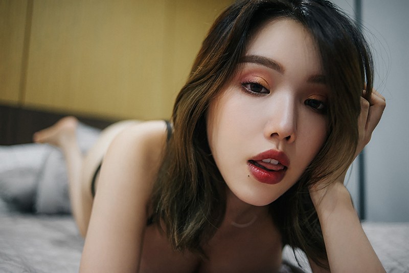 尤物女郎黄乐然情趣内衣白嫩胴体让人目不转睛