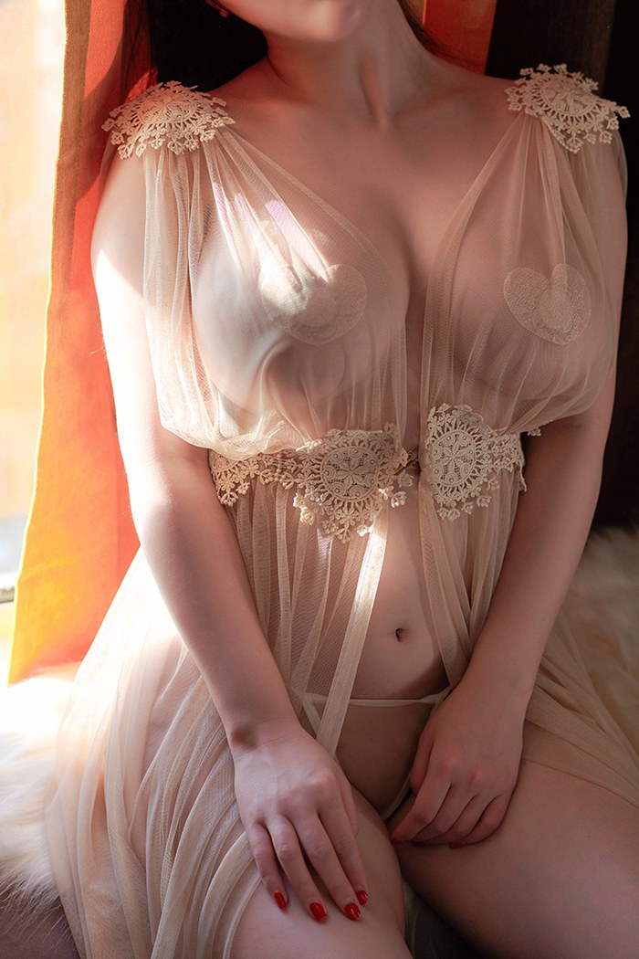 巨乳熟女戴渃欣轻纱薄裙朦胧美诱惑