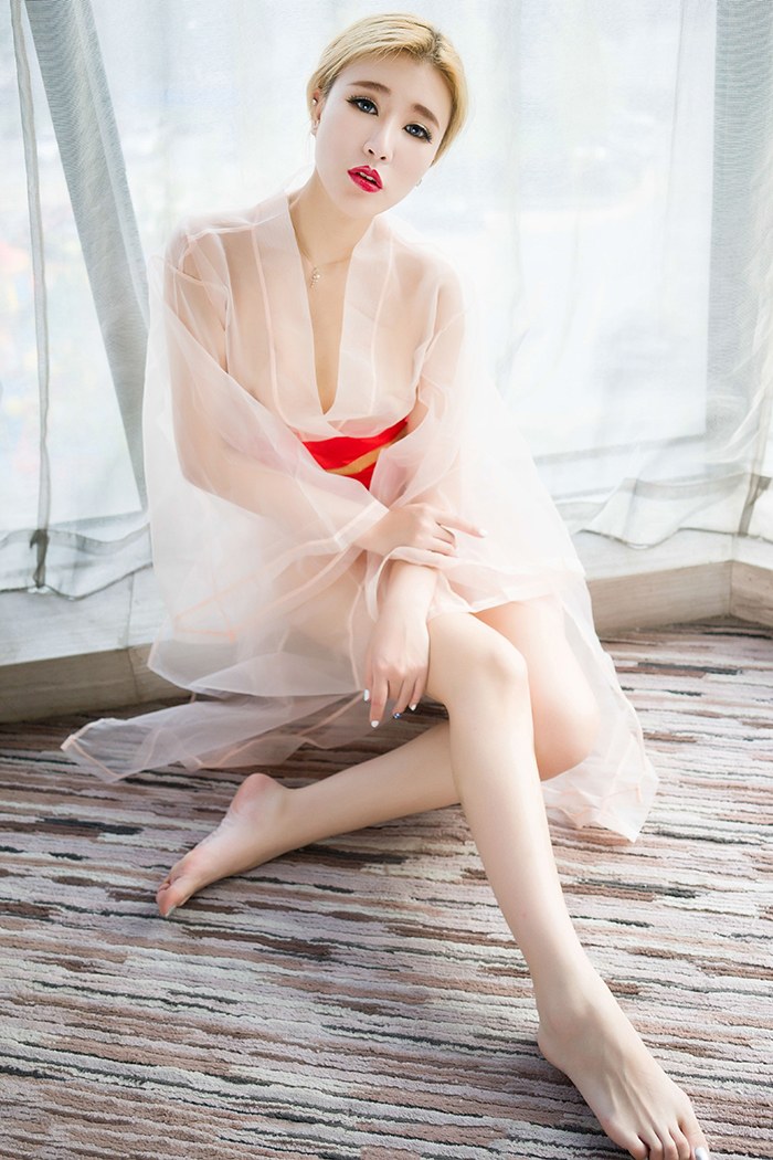 撩人尤物赵欢颜红唇美艳胴体勾魂摄魄私房集