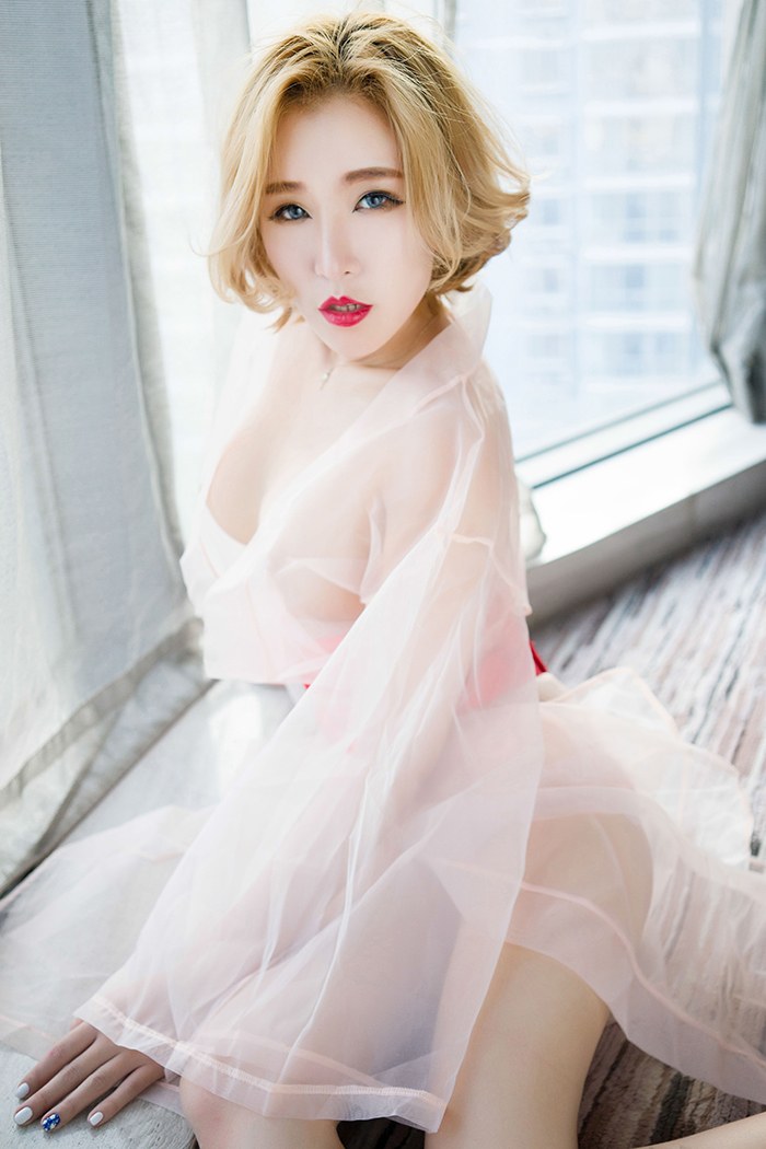 撩人尤物赵欢颜红唇美艳胴体勾魂摄魄私房集