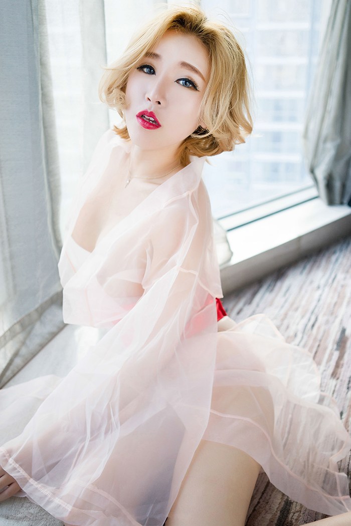 撩人尤物赵欢颜红唇美艳胴体勾魂摄魄私房集