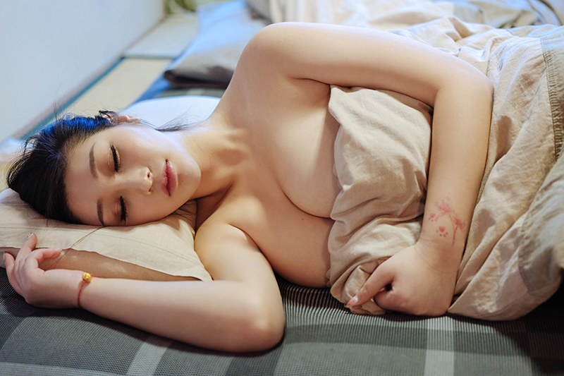 极品尤物妲己透明学生装丰乳肥臀亮眼照