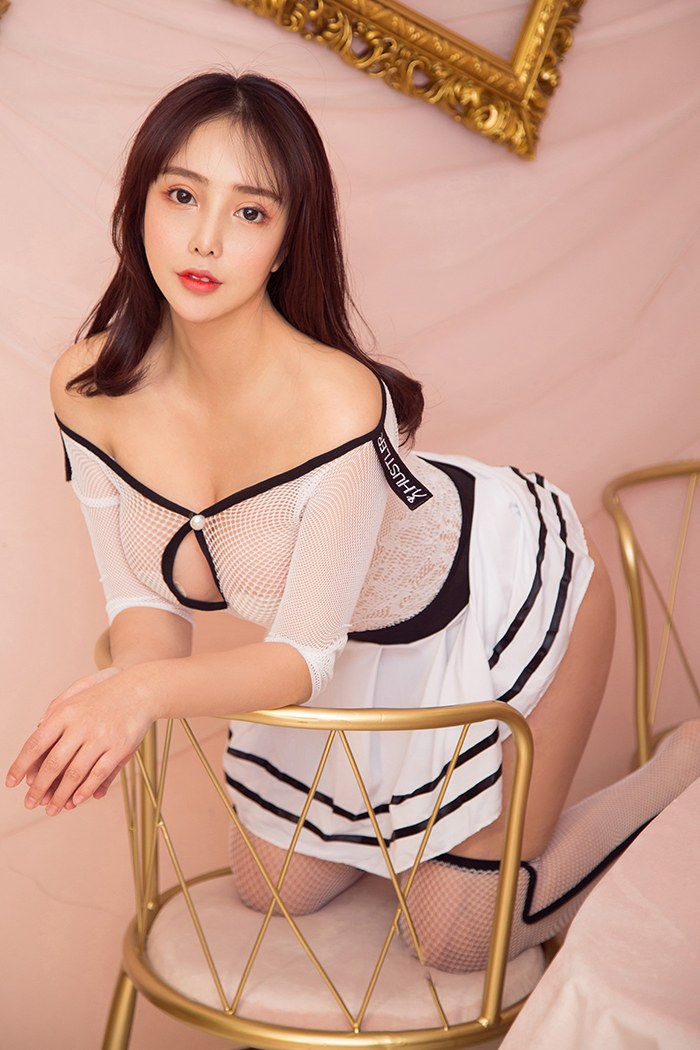 绝色女神小喜巨乳肥臀女仆样谁能拒绝呢