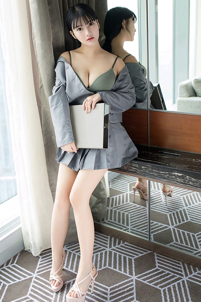 甜美小蜜小尤奈饱满酥胸肌肤白嫩让人心动