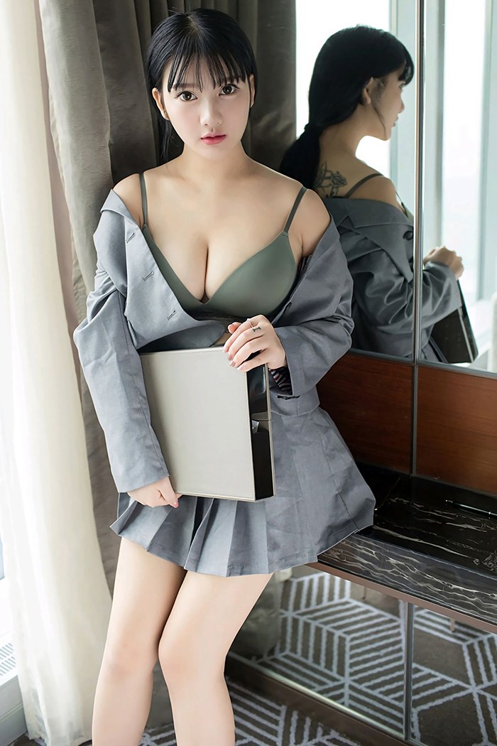 甜美小蜜小尤奈饱满酥胸肌肤白嫩让人心动