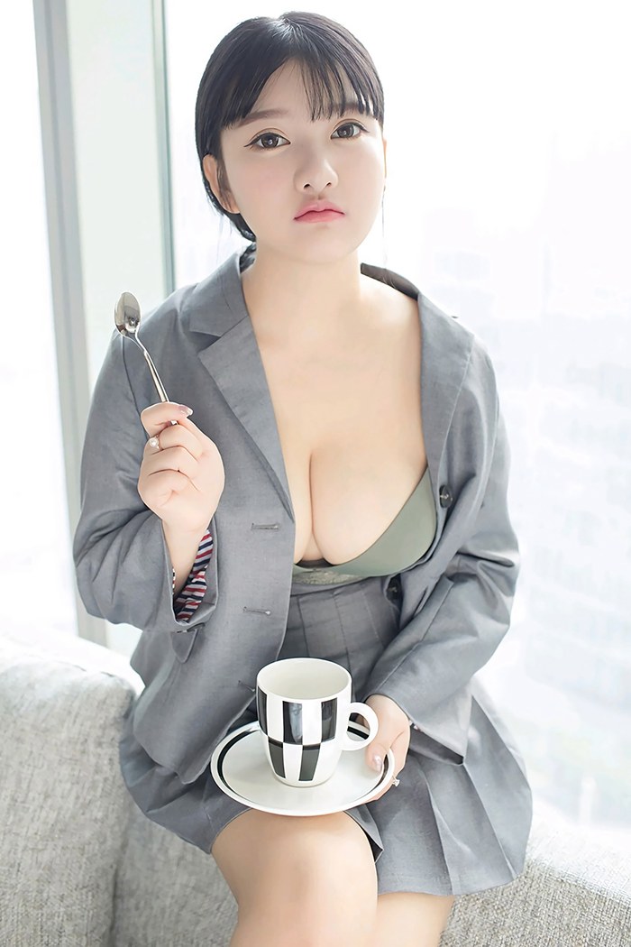 甜美小蜜小尤奈饱满酥胸肌肤白嫩让人心动