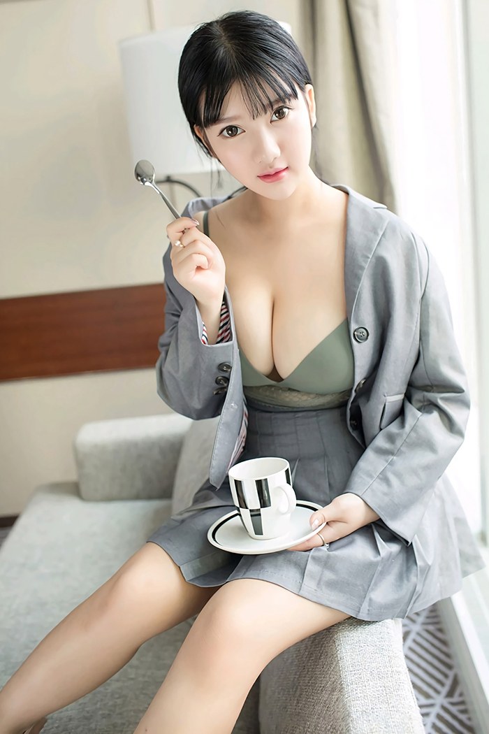 甜美小蜜小尤奈饱满酥胸肌肤白嫩让人心动