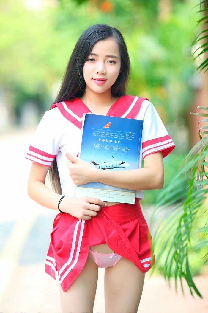 性感学生妹蔻蔻制服加湿身诱人十足