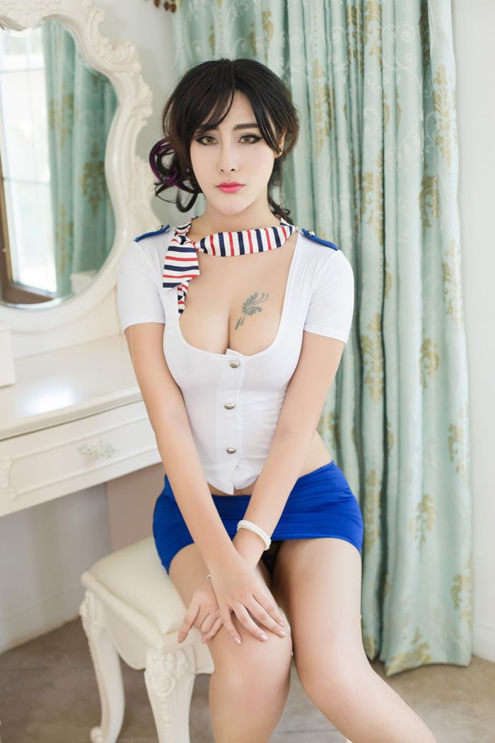 性感少妇孟狐狸写真上演双乳玩桌球