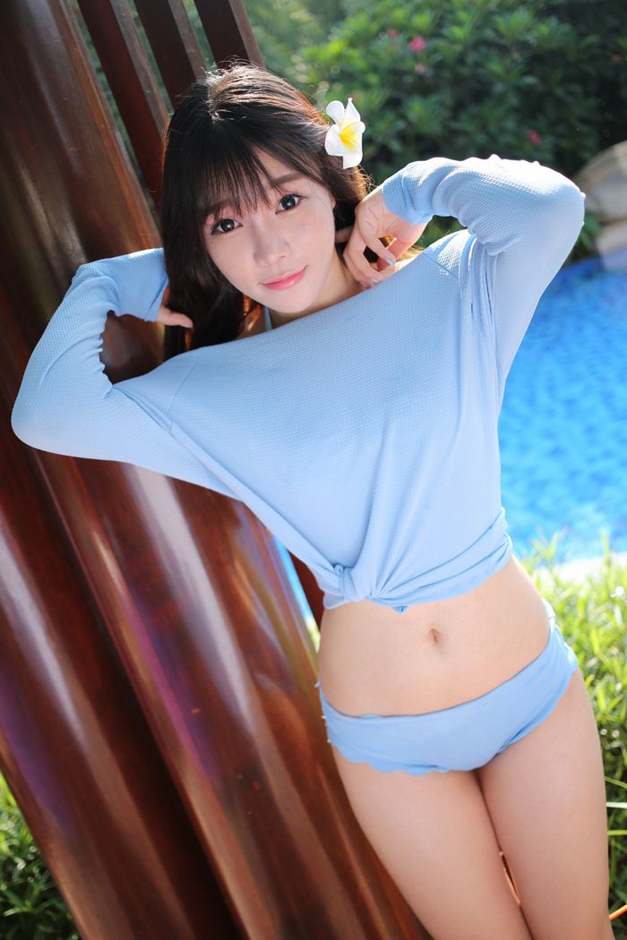 性感嫩模Booty深乳沟露美臀美不胜收