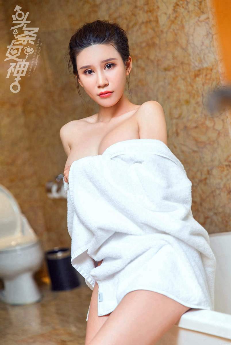 头条女神米露浴室蜜臀玉乳大尺度私房照