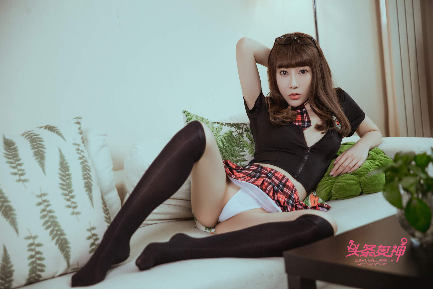 清纯学妹笑笑制服诱惑写真