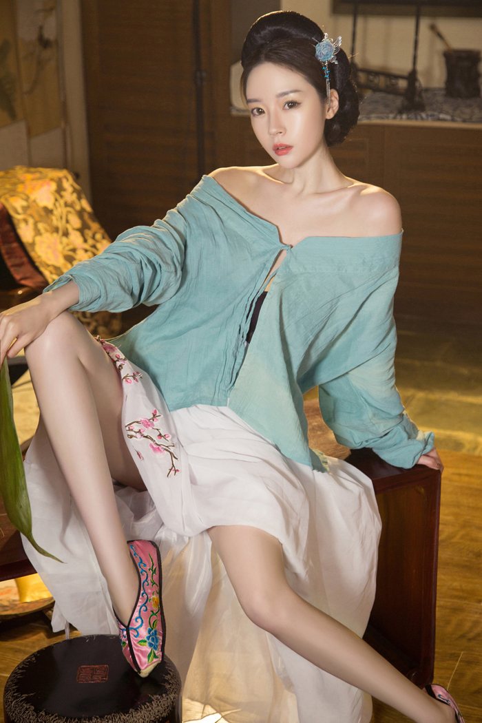 尤果女神夏日献礼妖娆妩媚美到爆图片大全