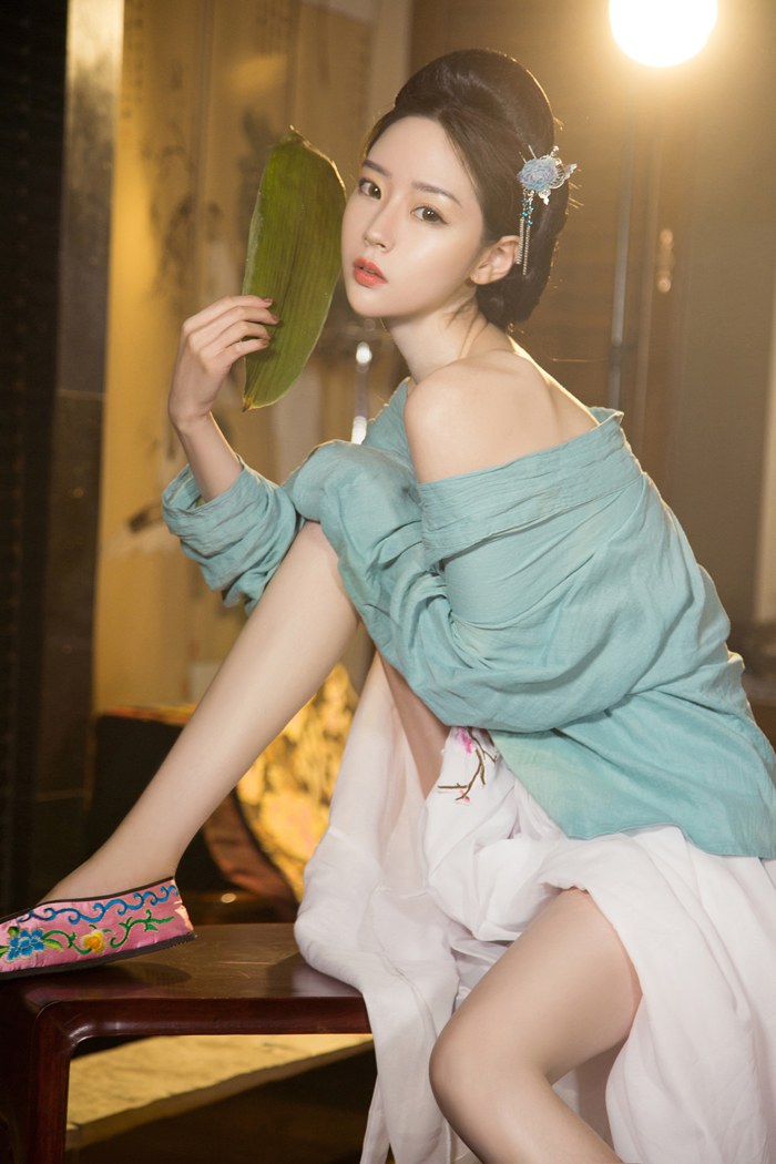 尤果女神夏日献礼妖娆妩媚美到爆图片大全