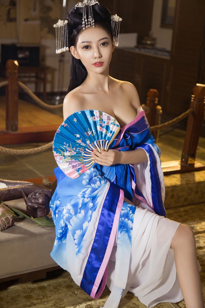 尤果女神夏日献礼妖娆妩媚美到爆图片大全